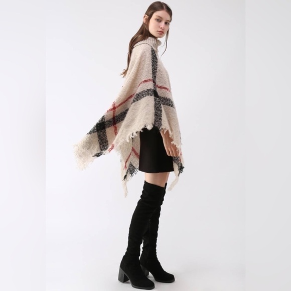 CHICWISH Women's Cape Shaggy Knit Fringe Black and Red Plaid One Size Fits All - Picture 8 of 8